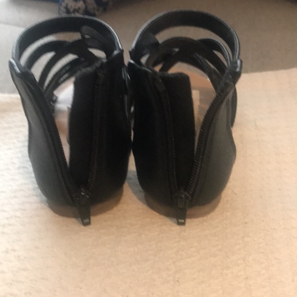 GAP GIRLS BLACK LEATHER STRAPPY SANDALS size 1 - Picture 4 of 8
